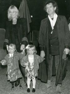 Keith Richards w family 1988.jpg
